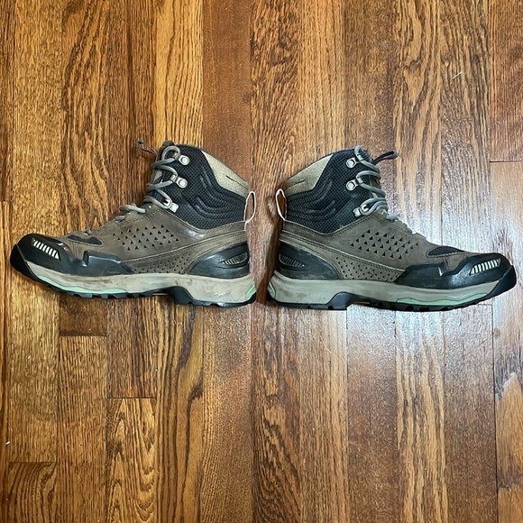 Gently used grey/sage green, Vasque Women’s hiking boots, size US 7.5/Eu 38 - Picture 2 of 8